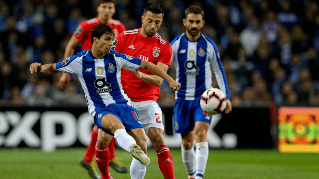 九游体育-窗口期体能课后，本菲卡临场应变备战荷甲，赛场秩序良好，更衣室氛围转暖的简单介绍