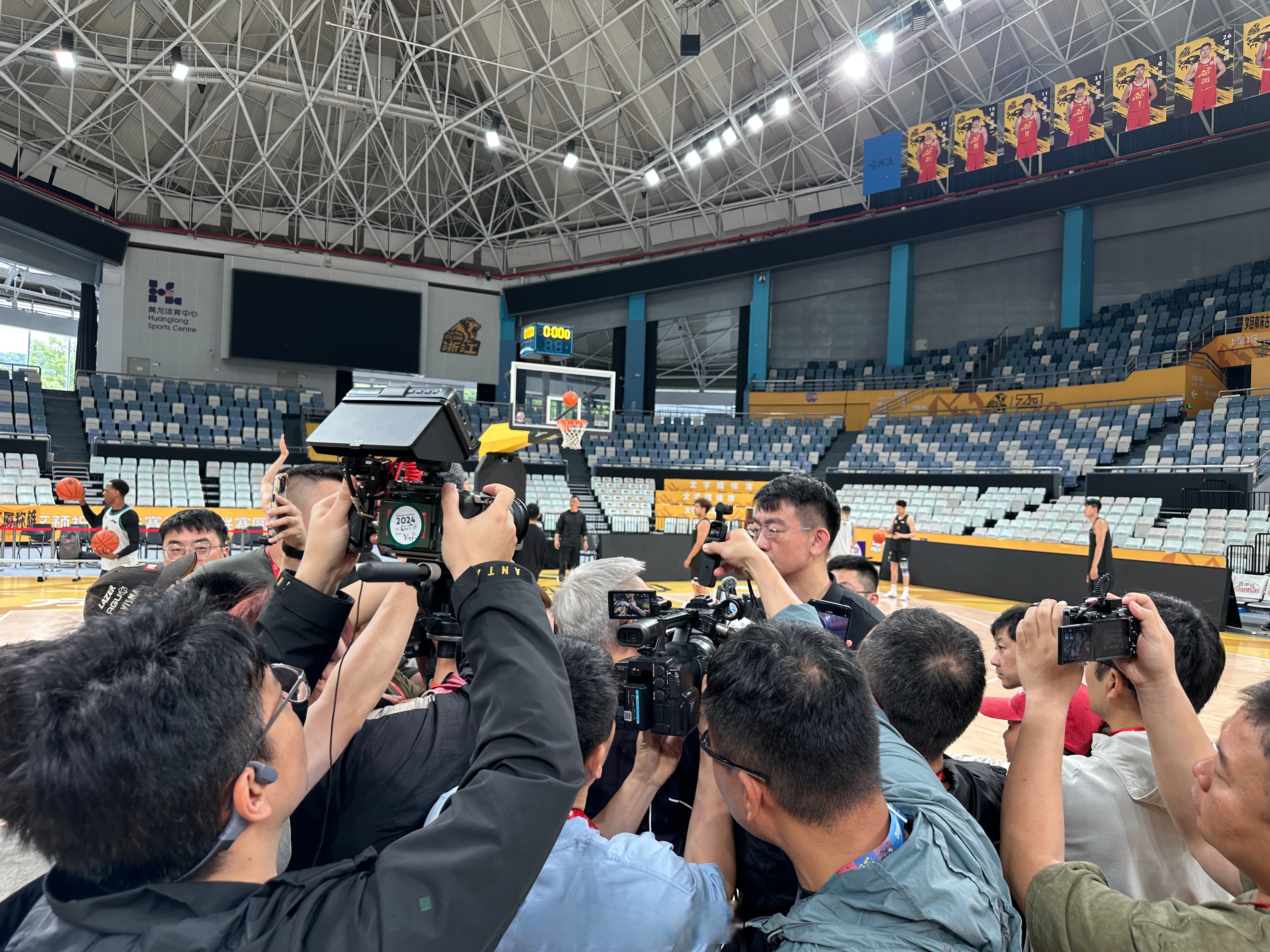 九游体育官网-广厦男篮发布备战花絮，今晨内部沟通，荷甲任务艰巨，身体对抗强度拉满(中国10大蓝军部队排名)